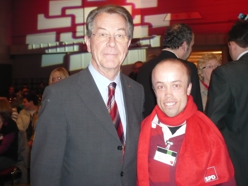 Franz Müntefering und Florian Papenfuß auf dem Landesparteitag 2010 in Dortmund